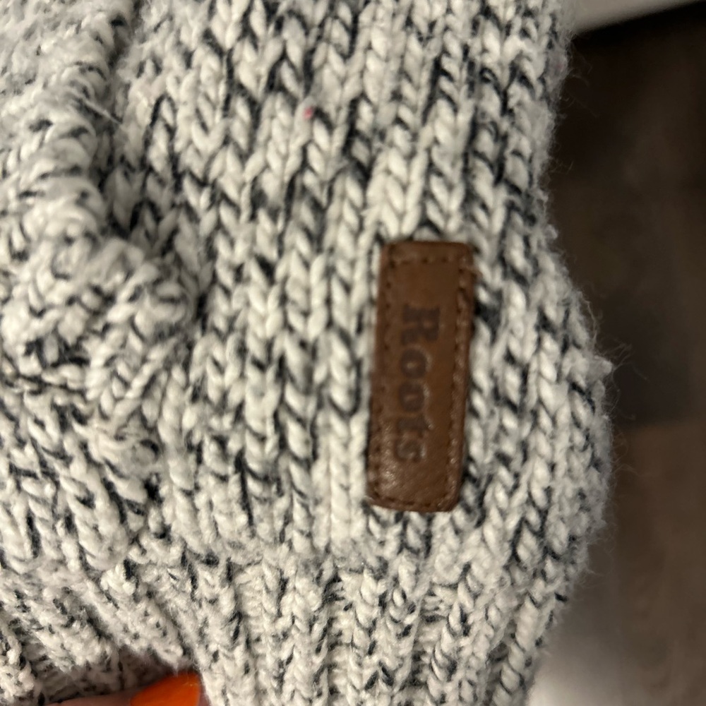 Roots Kids Gray Toggle Sweater size small - Picture 4 of 4